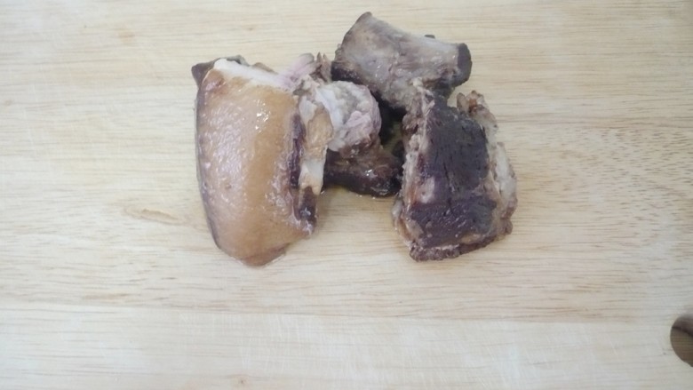 老潼关肉夹馍,煮好的肉肉超级喷香、酥软。
