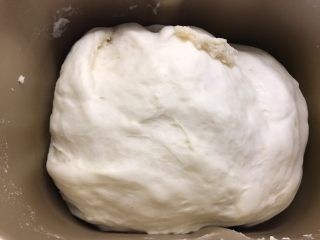 松软奶香白馒头,搅拌好后盖上保鲜膜发酵至两倍大
