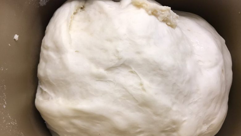 松软奶香白馒头,搅拌好后盖上保鲜膜发酵至两倍大