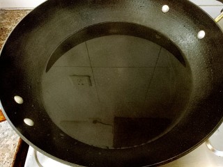 清汤芋圆,锅里加适量开水，我是用电水壶提前烧的，没有可以直接用锅煮。