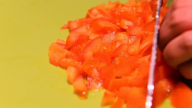 墨西哥玉米脆片,<a style='color:red;display:inline-block;' href='/shicai/ 3551'>西红柿</a>切丁。