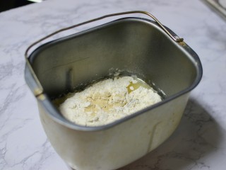 椰蓉小面包,面团所以材料放入面包桶