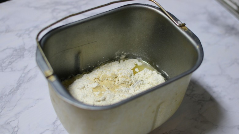 椰蓉小面包,面团所以材料放入面包桶