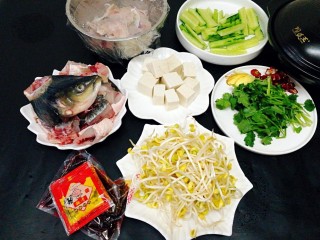 #感恩节食谱#+水煮活鱼,图中的辣椒粉我没有用上，采用干辣椒