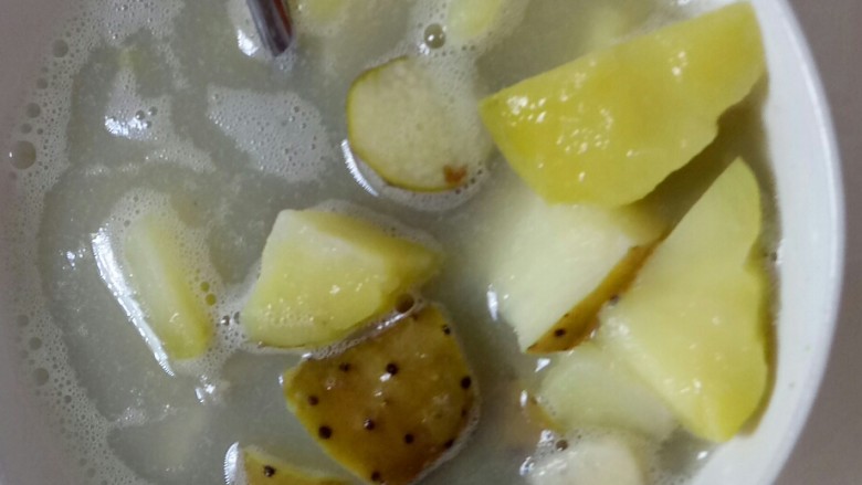 土豆、山药汤,当听到“滴滴”的声音时，断电盛入碗中。