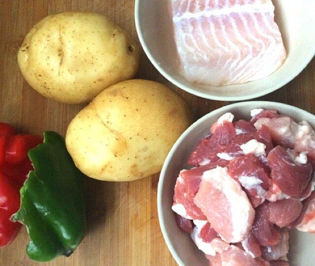 圆土豆+鱼馅土豆丸子,准备好主要食材