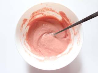 番茄小软饼（适合9个月龄以上的宝宝）,混合后的状态如同酸奶的稠度