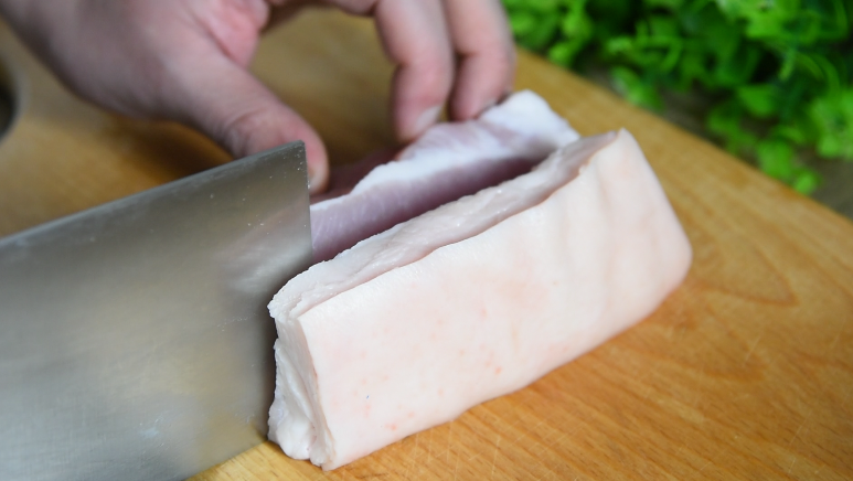 大厨秘诀：如何做家常小炒肉,将肥瘦肉分别切