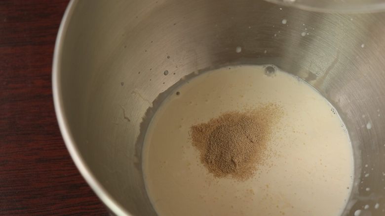 妃娟100%中种北海道醇奶吐司,混合所有种面材料，揉面
