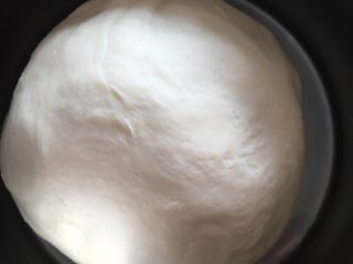 百分百中种北海道醇奶吐司,揉成面团后室温发酵