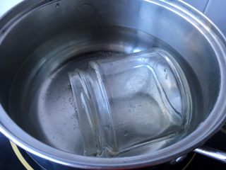 焦糖奶油酱,玻璃容器先沸水煮开