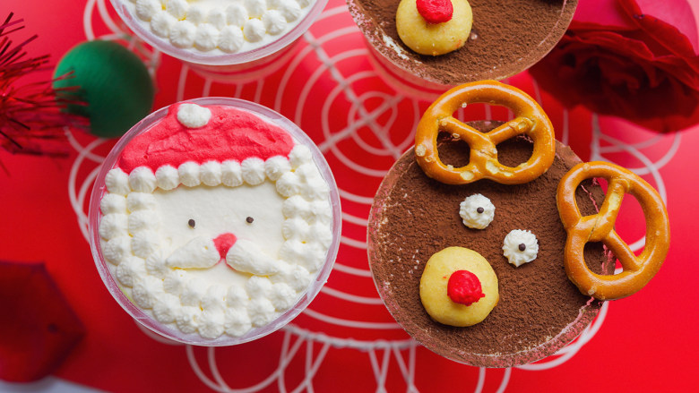 简单易上手的圣诞奶油杯子蛋糕,这个迷你劳伦兹饼干做麋鹿的耳朵就可以了