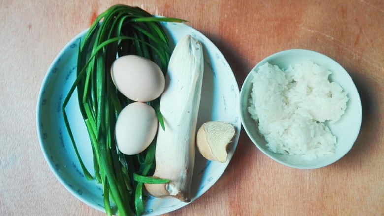剩米饭的春天~九(韭)心(杏)蛋泡饭,准备好所有食材