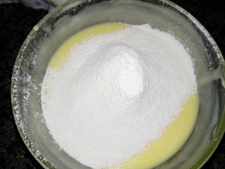 酸奶蛋糕,过筛面粉和玉米淀粉
