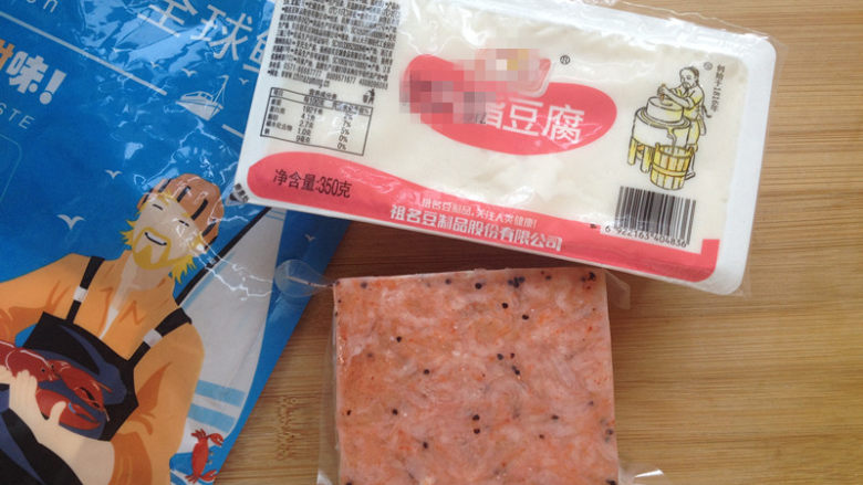 磷虾烧豆腐,备好所需食材