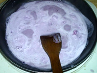 奶油蓝莓馅,中火加热至完全融化