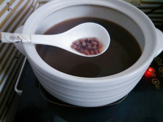 芋圆小火锅,煲好的红豆汤，也可以用绿豆汤