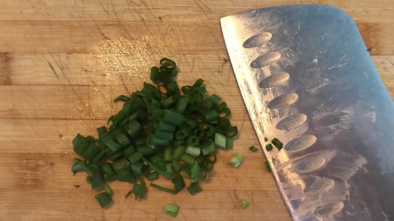 香肠土豆🥔焖饭,葱切段备用
