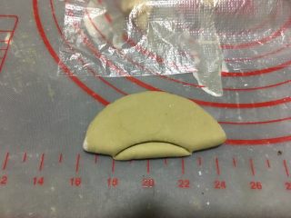豌豆夹馒头,不要压的太大了，因为后面还会发酵的，不好整形