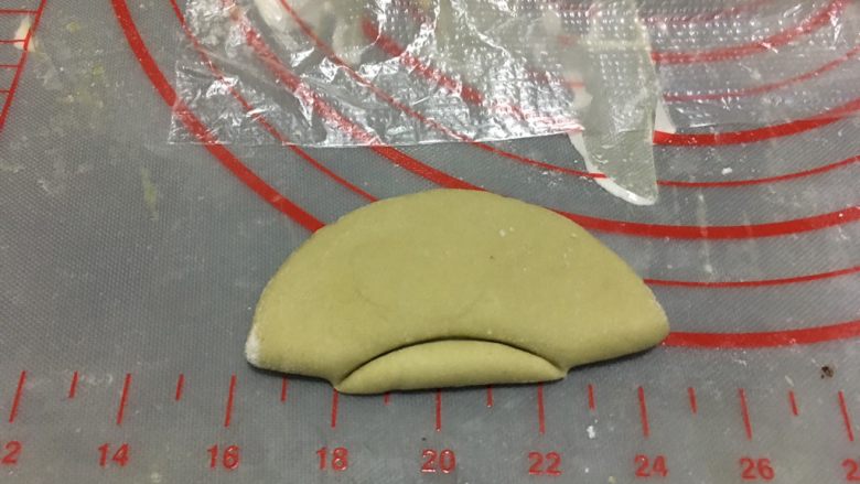 豌豆夹馒头,不要压的太大了，因为后面还会发酵的，不好整形
