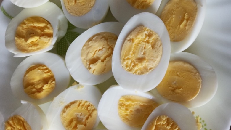 百变鸡蛋+红烧半个蛋,对切两半