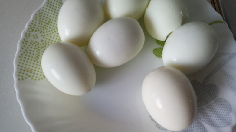 百变鸡蛋+红烧半个蛋,把鸡蛋去壳清洗干净