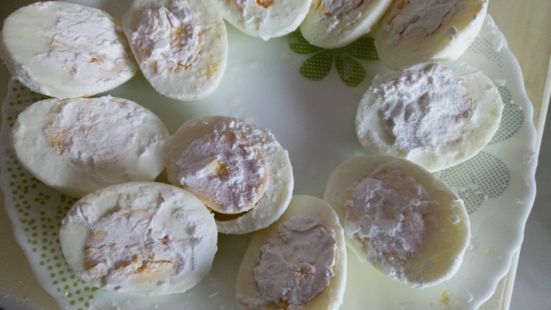 百变鸡蛋+红烧半个蛋,把鸡蛋裹上干淀粉