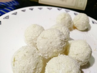 蛋白椰丝球,满满的椰香