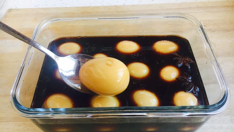 #百变鸡蛋# 酱油鸡蛋,这是刚刚泡了半个小时的鸡蛋。