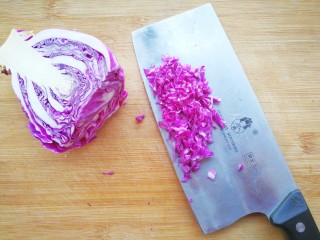 缤纷彩蔬洋葱蛋饼~,紫甘蓝，切成小丁，