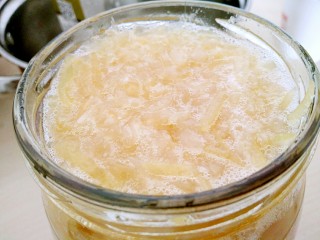 蜂蜜柚子茶,放凉后加入蜂蜜搅拌均匀，再装到消过毒的干净瓶子里，密封保存，最好放冰箱保存