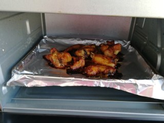 饿了_就来吃_焖烤鸡翅膀,40分钟后把烤好的翅尖拿出来