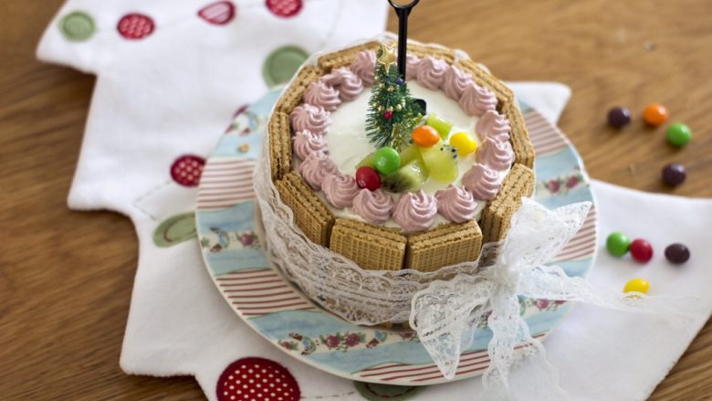 圣诞威化饼干蛋糕（好吃有颜值）,希望你们也可以做出美美的蛋糕，期待成品哦！