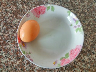 百变鸡蛋+桂圆鸡蛋糖水,鸡蛋清洗干净