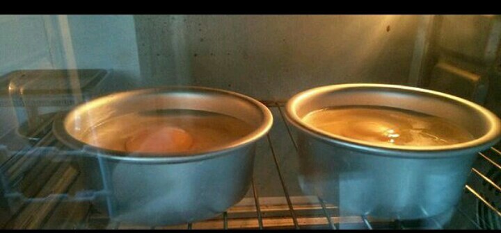 百变鸡蛋+鸡蛋糕,放入预热好的烤箱170度烤30分钟，烤箱温度根据自家的调节。