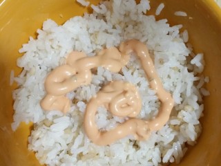 低热量黑芝麻海苔饭团🍙,准备米饭，我用的糙米和大米的二米饭