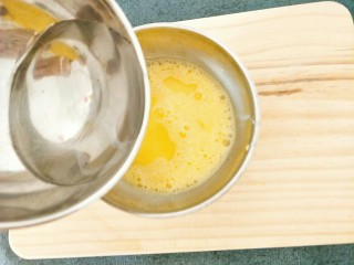 百变鸡蛋+水蒸蛋,倒入调好的温盐水