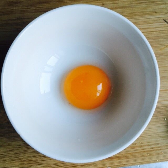 #百变鸡蛋#牛油果煎蛋,蛋黄