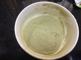 抹茶味雪花酥（内含饼干做法）,奶粉和抹茶粉提前混合均匀过筛