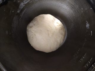 抹茶味雪花酥（内含饼干做法）,揉成一个面团，不需要揉的很光滑，揉匀即可
