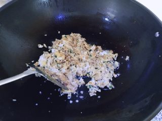 百变鸡蛋＋菜脯炒鸡蛋,最后倒入打散的鸡蛋一起翻炒