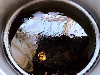 培根金针菇卷,平底锅预热刷一层油