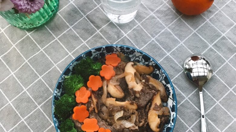 香菇肥牛饭,好吃又美味的香菇肥牛饭完成啦！
