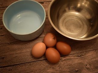 红茶戚风,无油无水的容器2个，冷藏过的鸡蛋