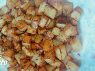 干煸焦香土豆,出锅，特别下饭好吃，爱吃孜然和辣椒的可以放一些