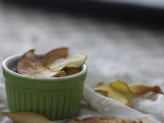 换个吃法吃苹果：烤苹果片！,等最后完全冷却的时候是最酥脆的时候。