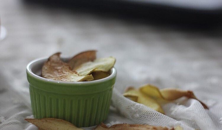 换个吃法吃苹果：烤苹果片！,等最后完全冷却的时候是最酥脆的时候。
