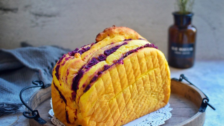 南瓜紫薯面包,成品图