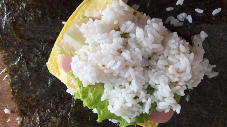 米饭三明治,再铺上米饭