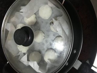 潮汕粉粿,放蒸锅里中火8-10分钟